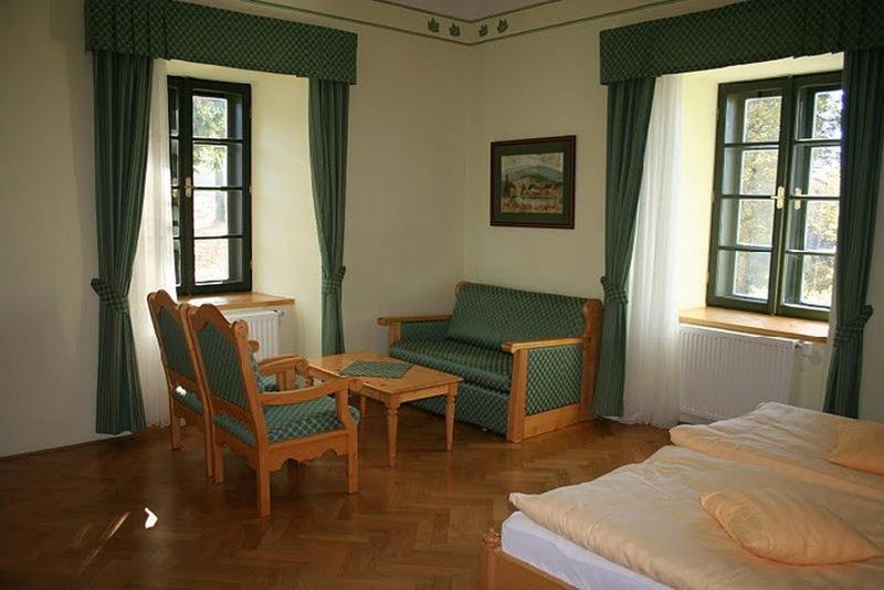 Hotel Svaty Tomas Предні-Витон Екстер'єр фото